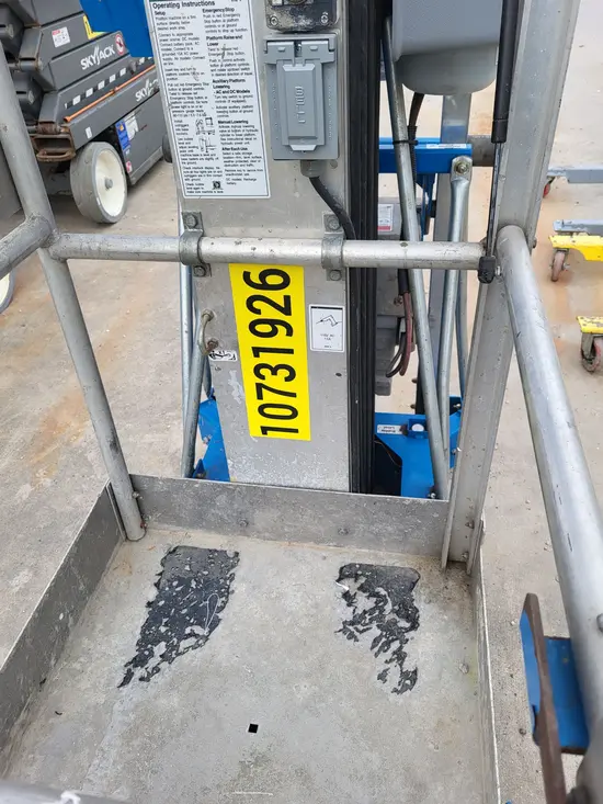 2018 Genie AWP-40SDC Pusharound Lift