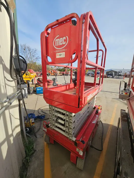 2019 MEC MICRO 19 Scissor Lift