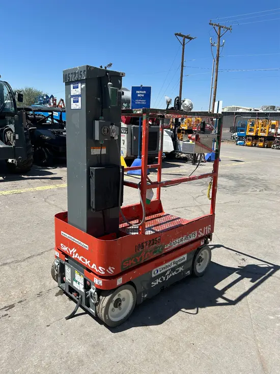 2017 Skyjack SJ16 Self-Propelled One-Person Lift