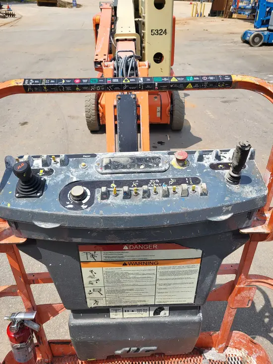 2013 JLG E400AJPN Articulating Boom Lift