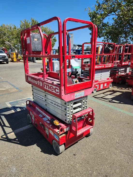 2018 MEC MICRO 19 Scissor Lift
