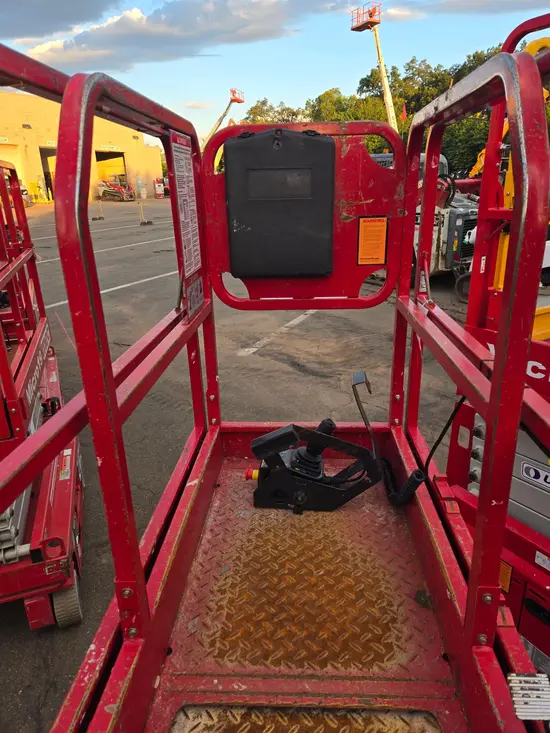 2018 MEC MICRO 19 Scissor Lift