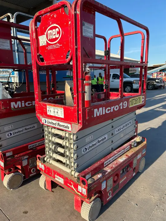 2018 MEC MICRO 19 Scissor Lift