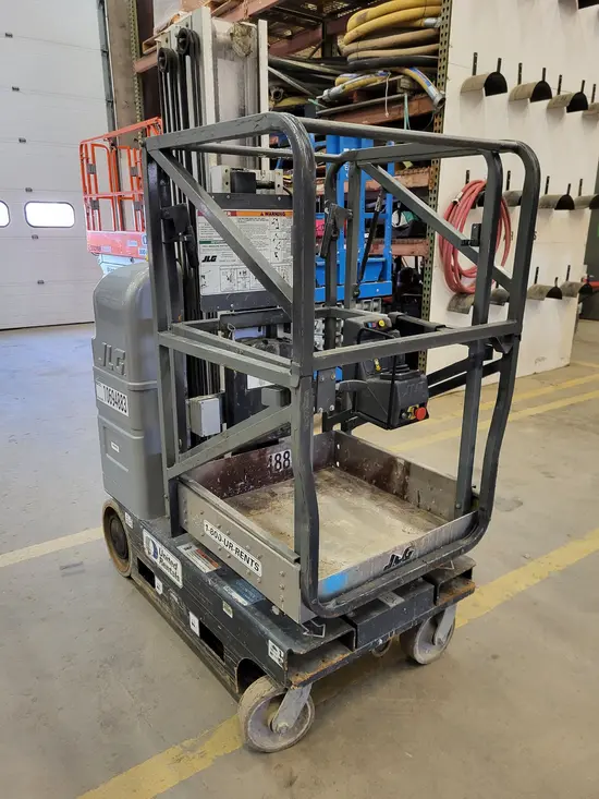 2017 JLG 20MVL Self-Propelled One-Person Lift
