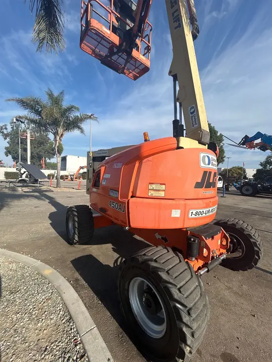 2017 JLG 450AJ Articulating Boom Lift