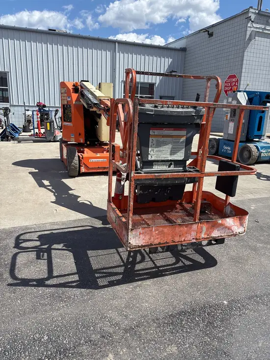 2015 JLG E300AJP Articulating Boom Lift