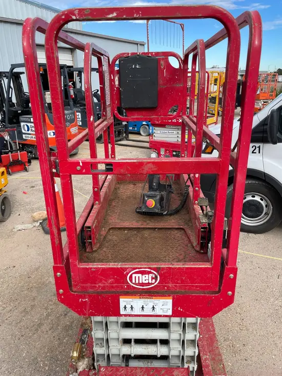 2018 MEC MICRO 19 Scissor Lift