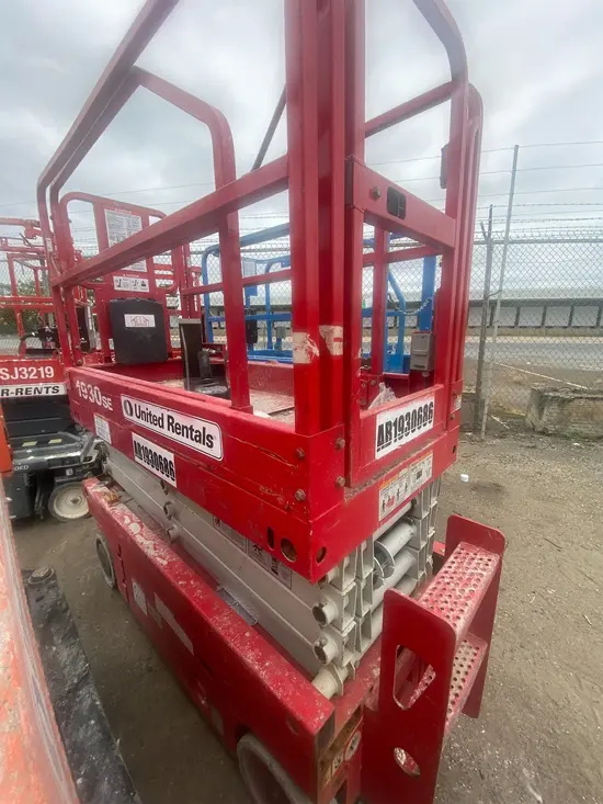 2017 MEC 1930SE Scissor Lift