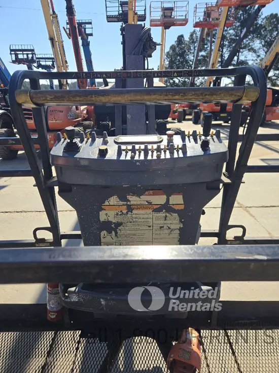 2018 JLG 800AJ Articulating Boom Lift