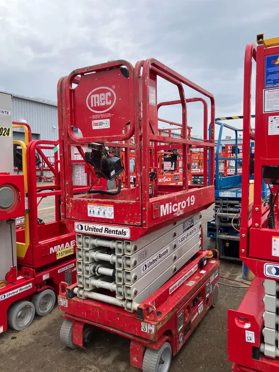2018 MEC MICRO 19 Scissor Lift