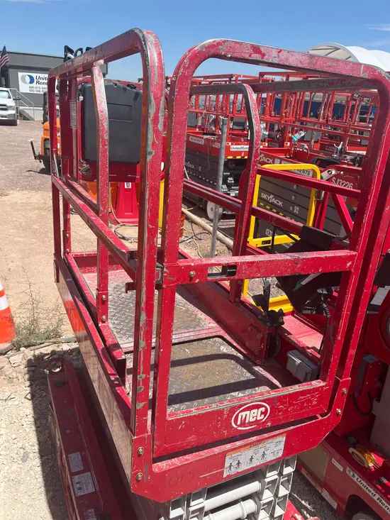 2018 MEC MICRO 19 Scissor Lift