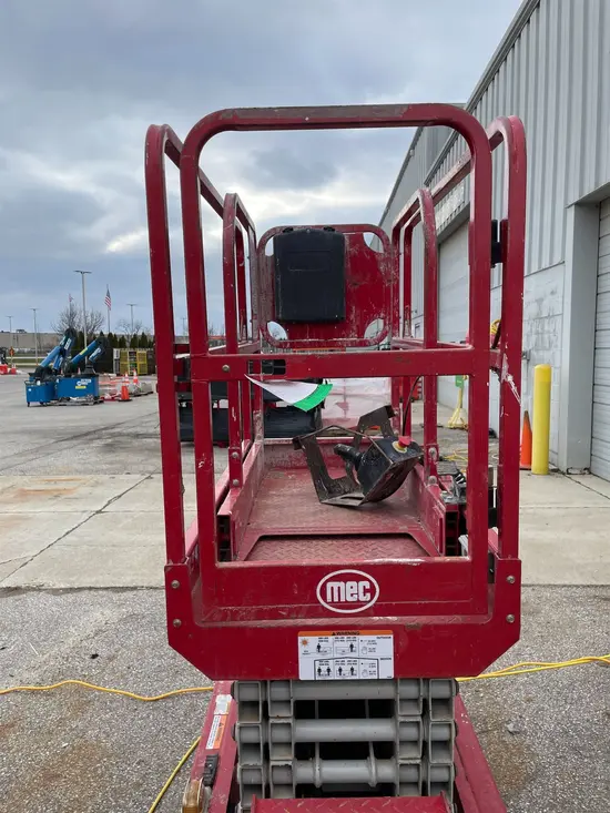 2019 MEC MICRO 19 Scissor Lift