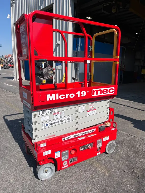 2018 MEC MICRO 19 Scissor Lift