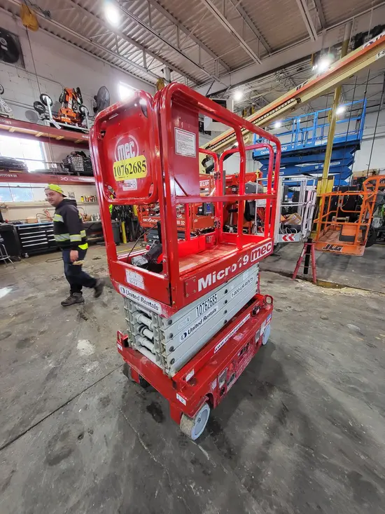 2018 MEC MICRO 19 Scissor Lift