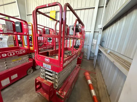 2019 MEC MICRO 19 Scissor Lift