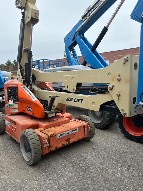 2013 JLG E450AJ Articulating Boom Lift