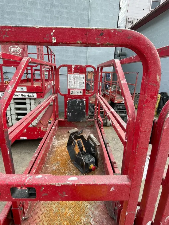 2018 MEC 1930SE Scissor Lift