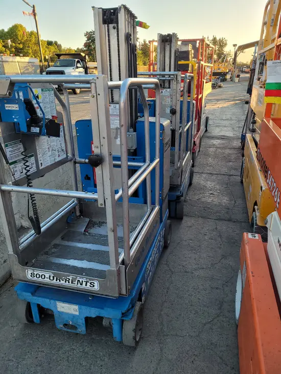 2018 Genie GR-20 Self-Propelled One-Person Lift