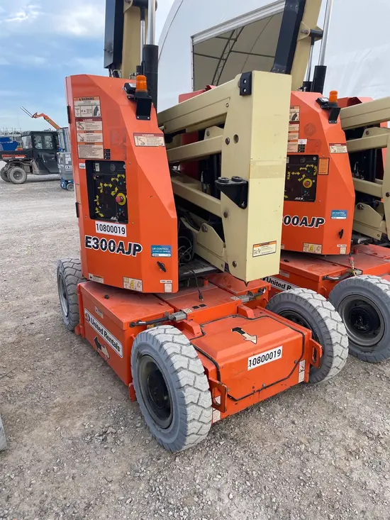 2018 JLG E300AJP Articulating Boom Lift
