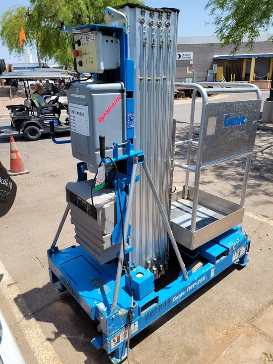 2018 Genie IWP-25S DC Pusharound Lift