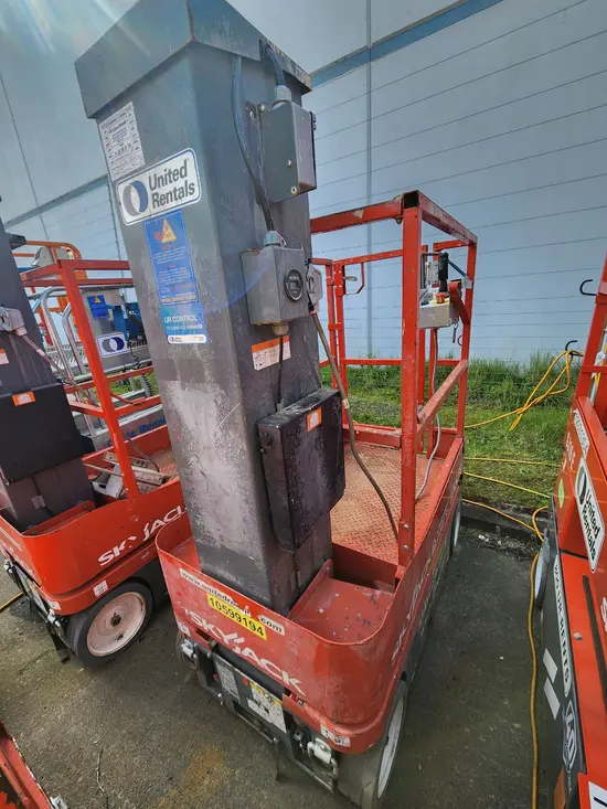 2017 Skyjack SJ16 Self-Propelled One-Person Lift