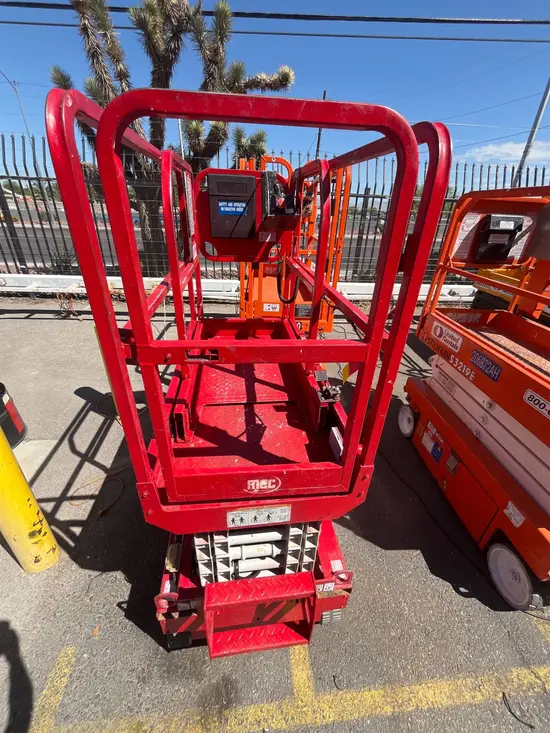 2018 MEC MICRO 19 Scissor Lift