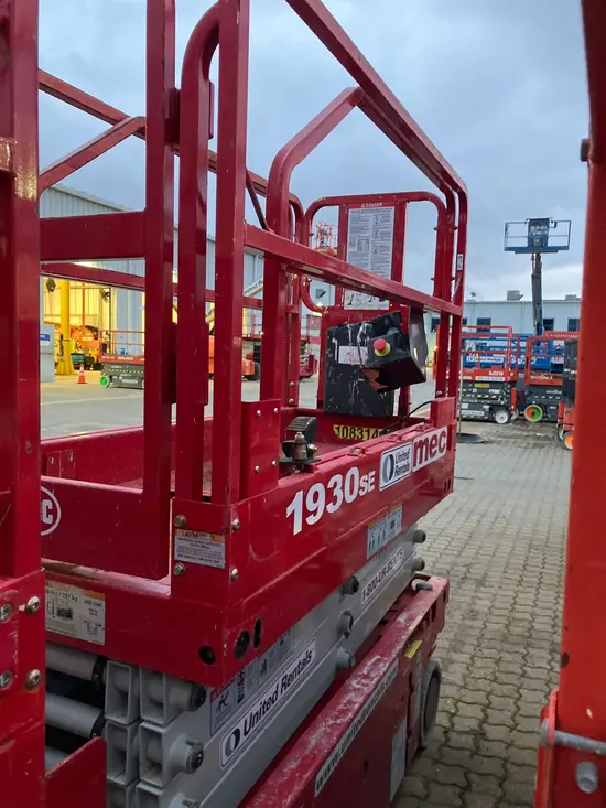 2018 MEC 1930SE Scissor Lift