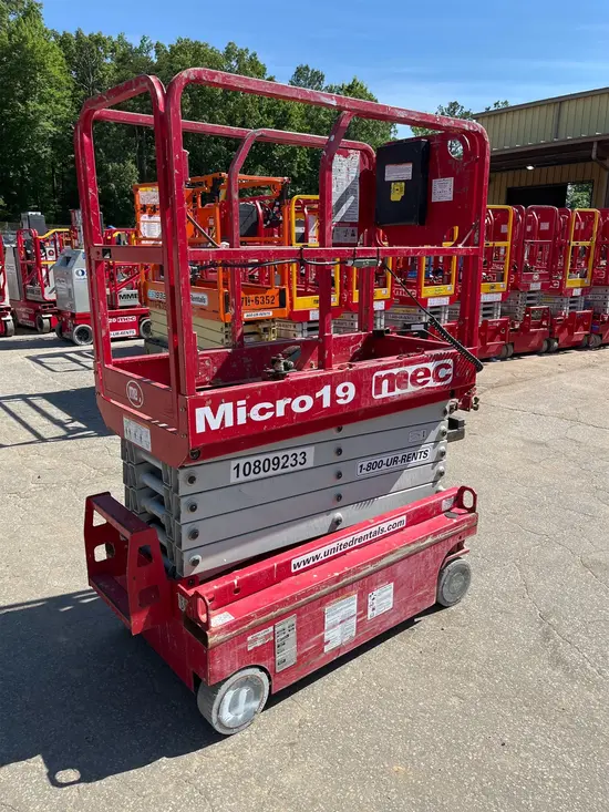 2018 MEC MICRO 19 Scissor Lift