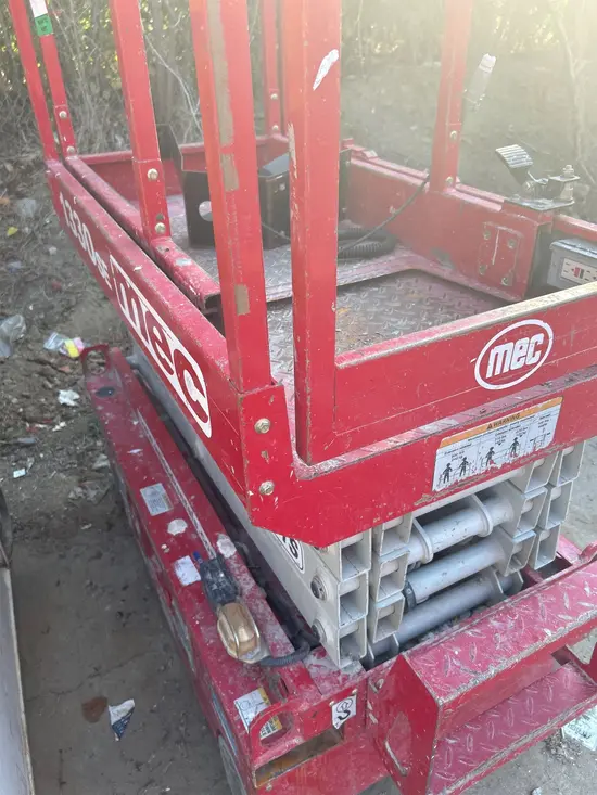 2018 MEC 1330SE Scissor Lift