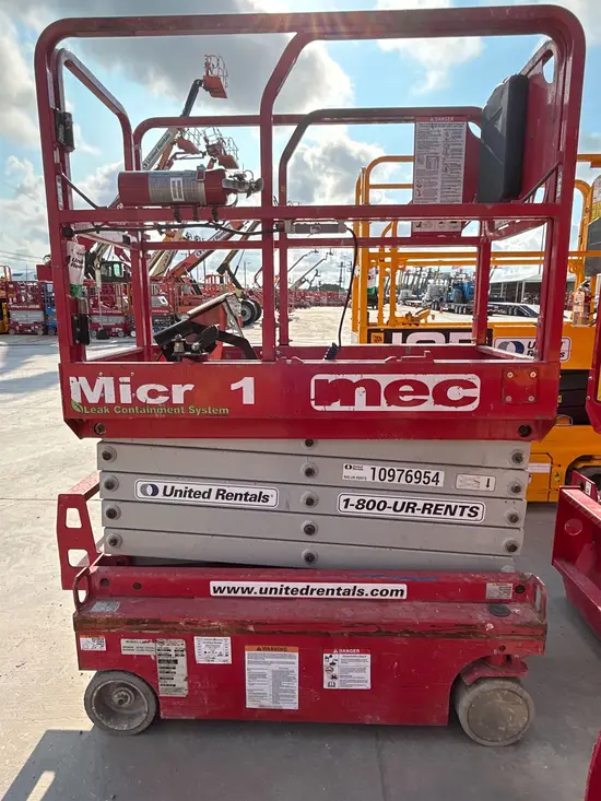 2019 MEC MICRO 19 Scissor Lift