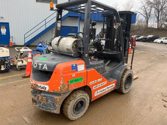 2018 Toyota 8FGU30 Warehouse Forklift