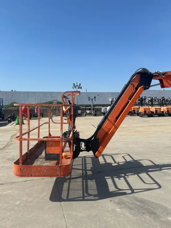 2017 JLG 800AJ Articulating Boom Lift