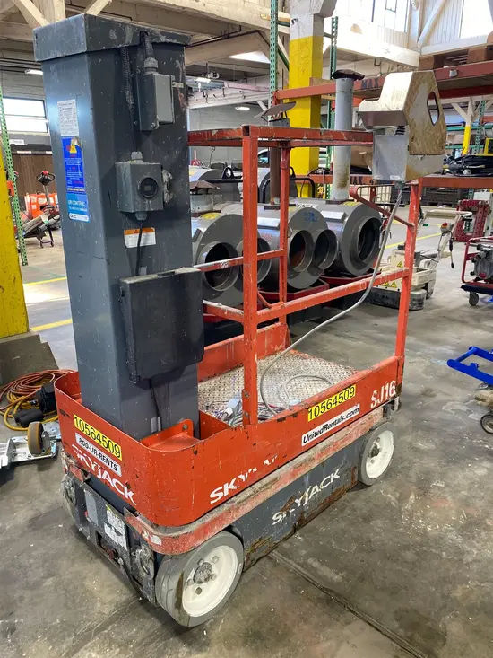 2017 Skyjack SJ16 Self-Propelled One-Person Lift