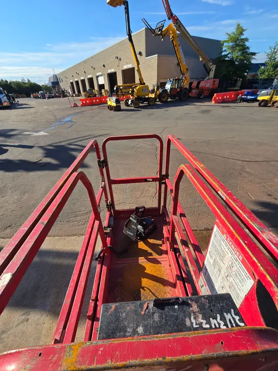 2018 MEC MICRO 19 Scissor Lift