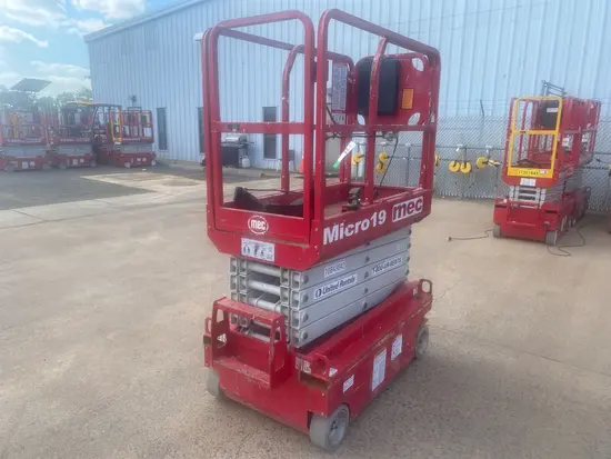 2018 MEC MICRO 19 Scissor Lift