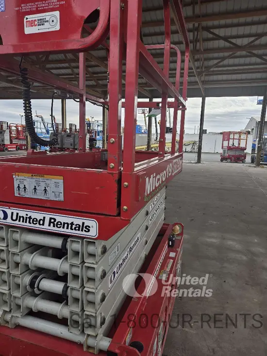 2019 MEC MICRO 19 Scissor Lift