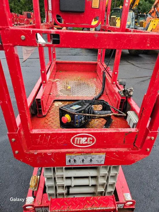 2018 MEC MICRO 19 Scissor Lift