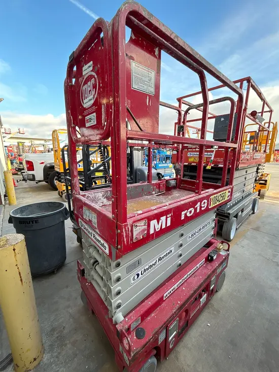 2018 MEC MICRO 19 Scissor Lift