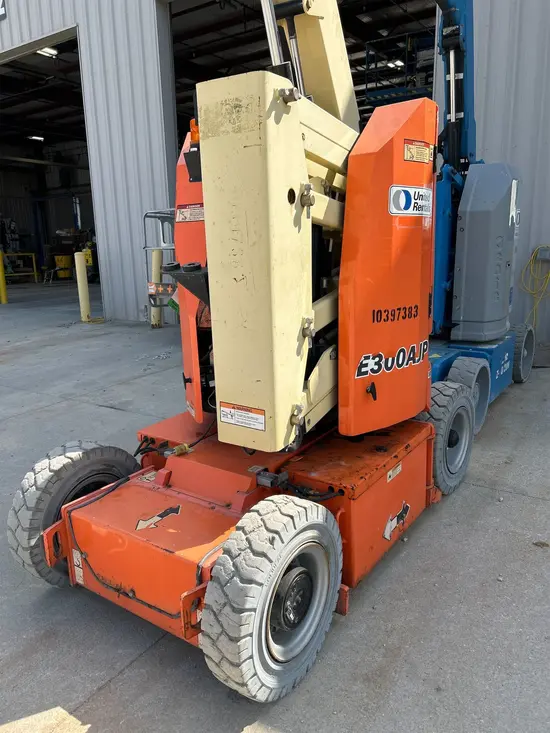 2015 JLG E300AJP Articulating Boom Lift