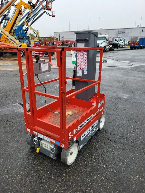 2018 Skyjack SJ16 Self-Propelled One-Person Lift