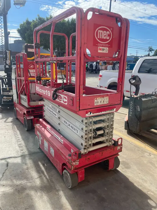 2018 MEC MICRO 19 Scissor Lift