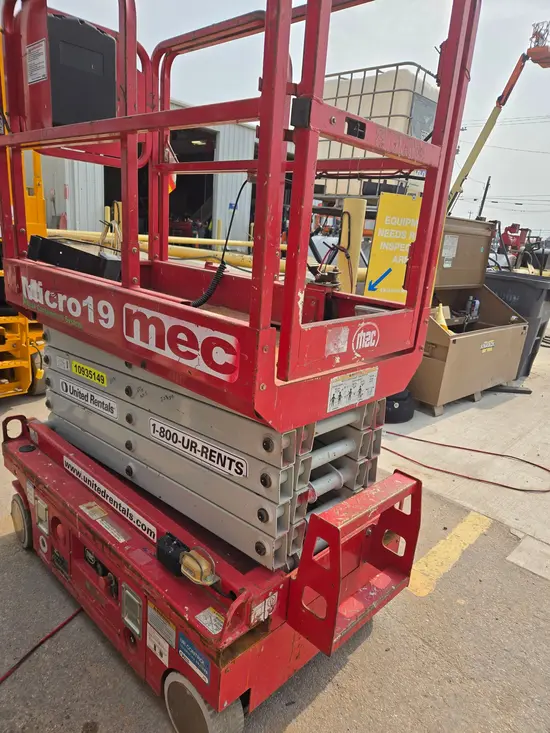 2019 MEC MICRO 19 Scissor Lift