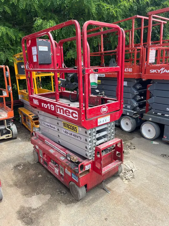 2018 MEC MICRO 19 Scissor Lift
