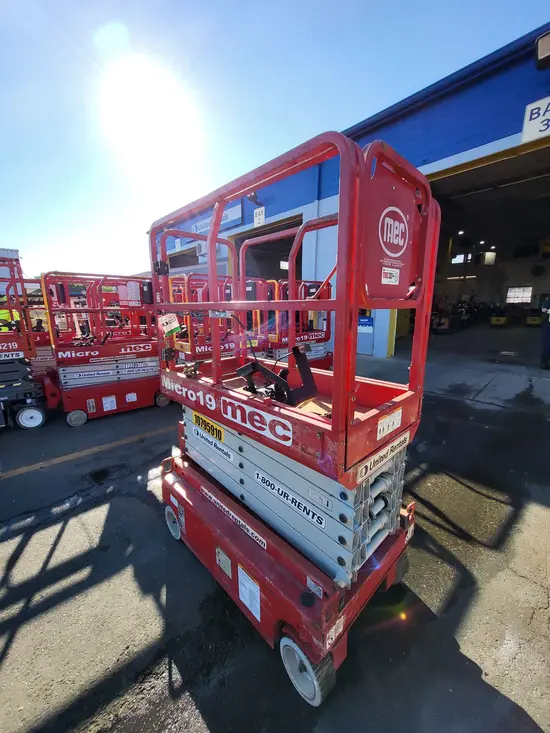 2018 MEC MICRO 19 Scissor Lift