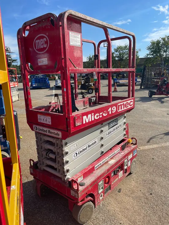 2018 MEC MICRO 19 Scissor Lift