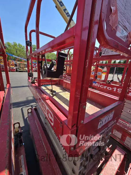 2018 MEC MICRO 19 Scissor Lift