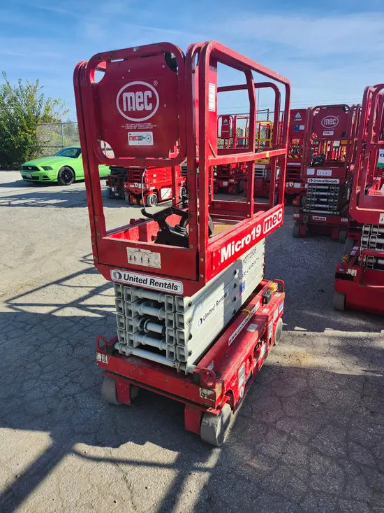 2018 MEC MICRO 19 Scissor Lift