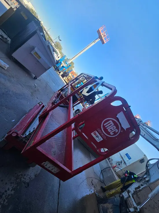 2018 MEC MICRO 19 Scissor Lift