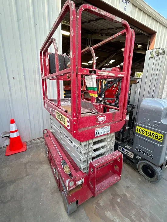2018 MEC MICRO 19 Scissor Lift