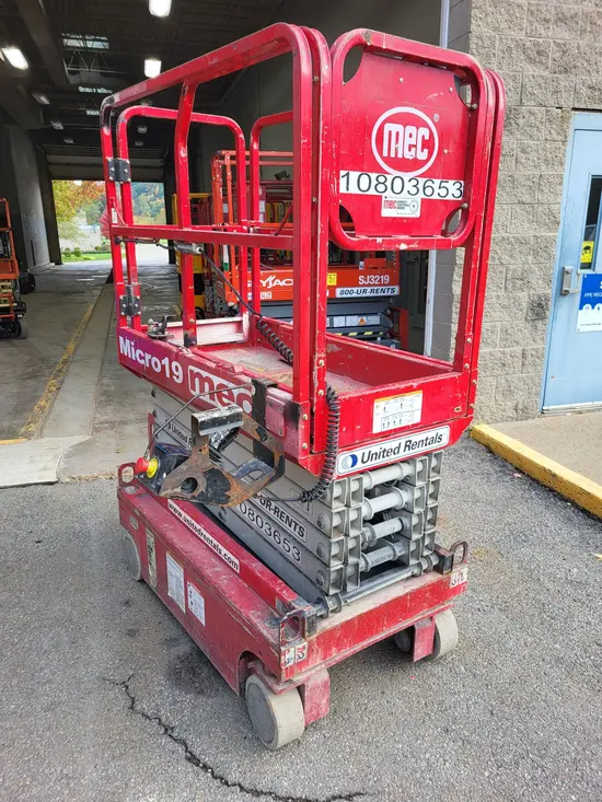 2018 MEC MICRO 19 Scissor Lift